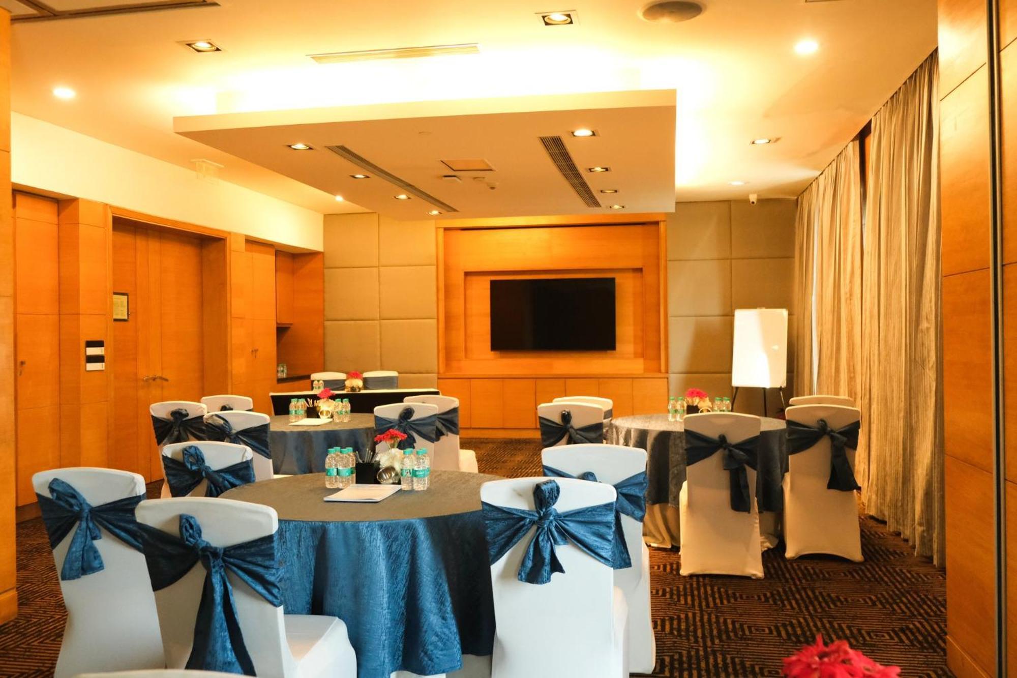 Crowne Plaza Today Gurugram By Ihg Гургаон Экстерьер фото