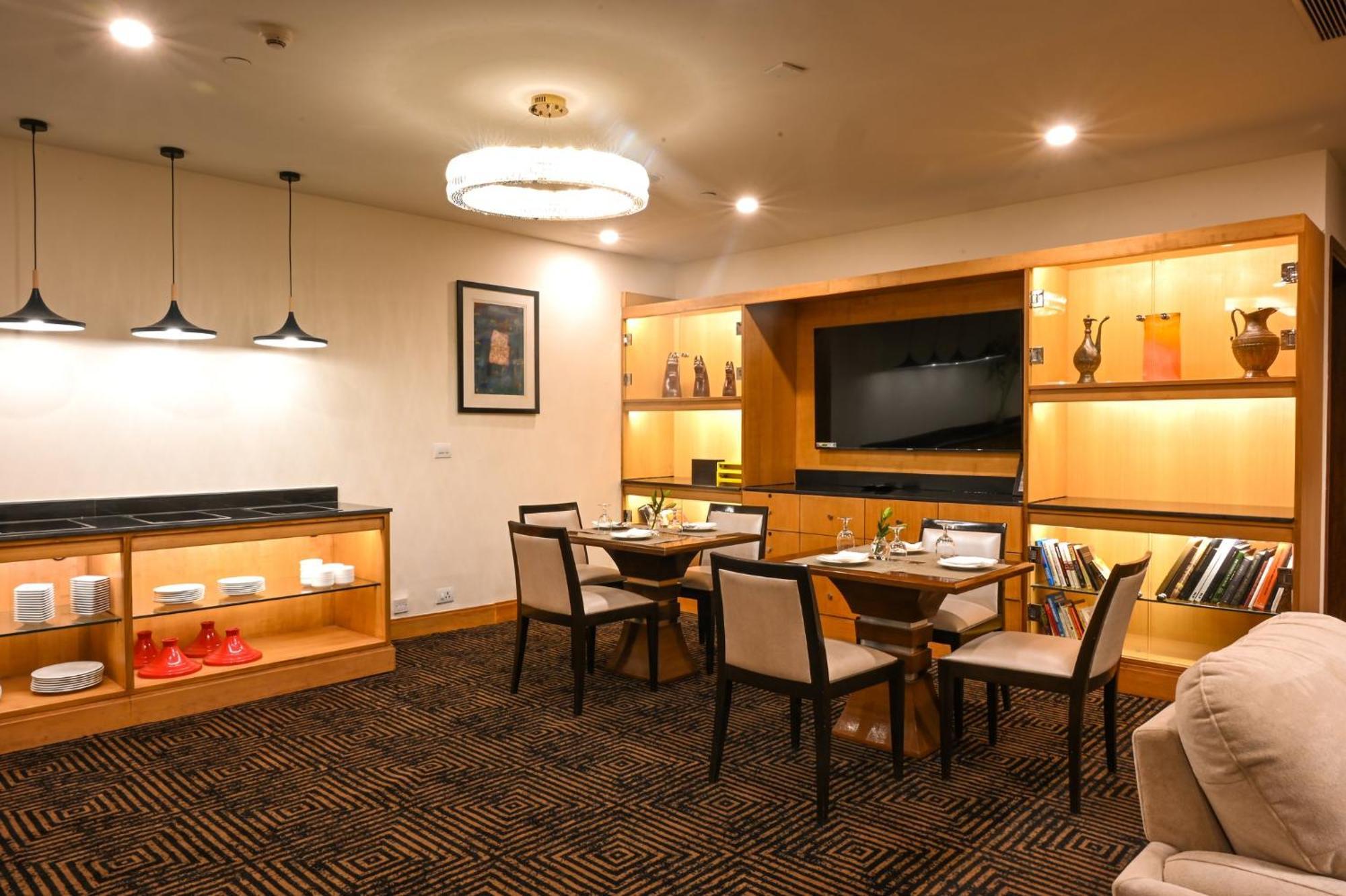Crowne Plaza Today Gurugram By Ihg Гургаон Экстерьер фото