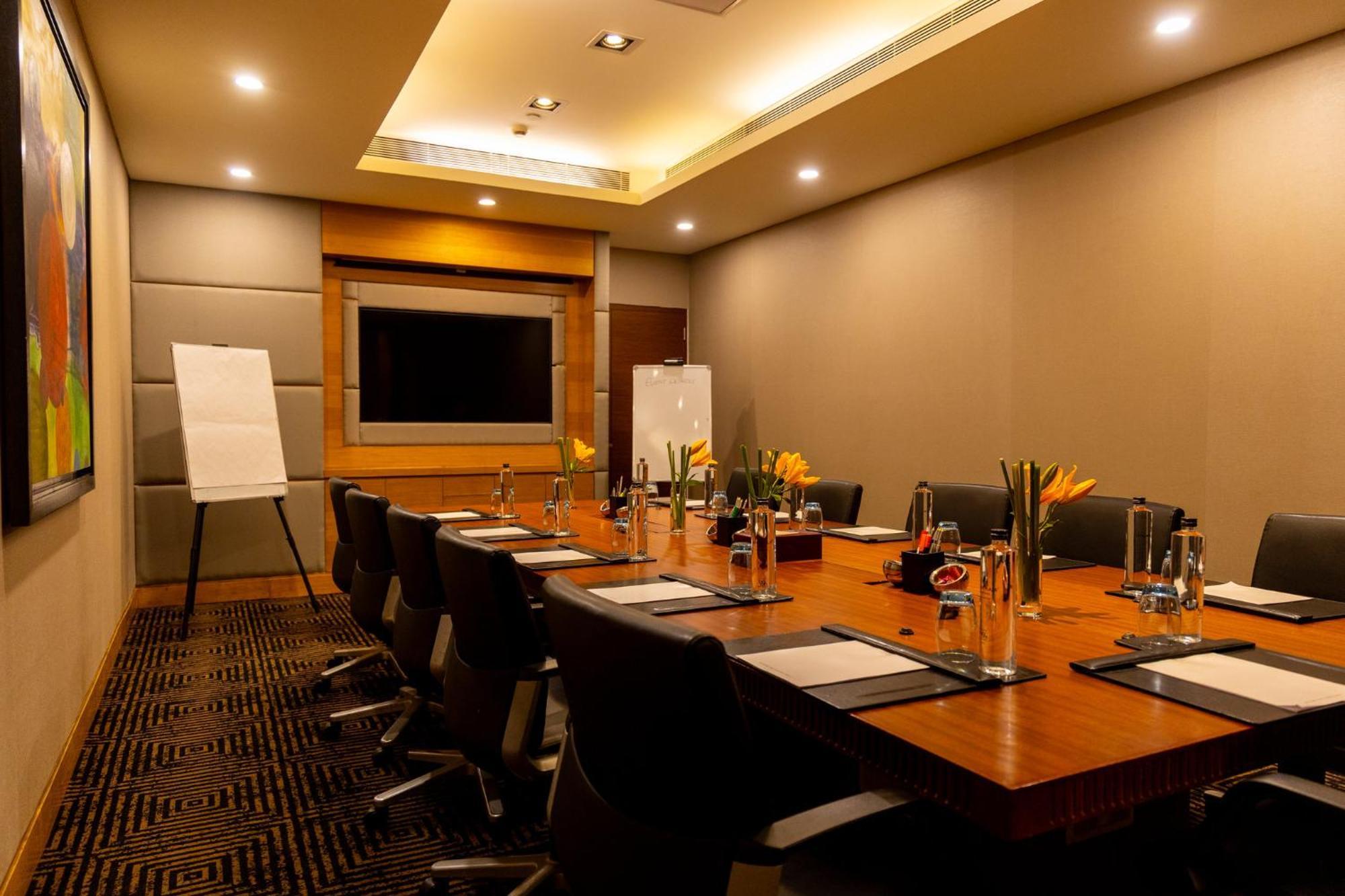 Crowne Plaza Today Gurugram By Ihg Гургаон Экстерьер фото